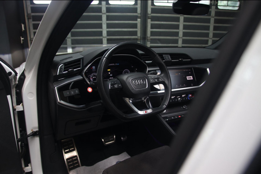 Audi Q3 35 TFSI 2x S-Line PANO-VITRUAL-MATRIX-KEYLESS-TREKHAAK