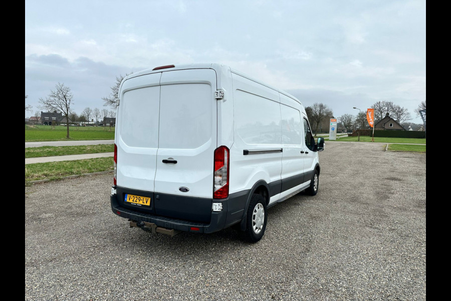 Ford Transit 350 2.0 TDCI 131pk L2H2 3Pers. Camera Navigatie PDC SYNC3 Airco Trekhaak(2750kg!) Camera Lengte 3 hoogte 2 Trend 385Nm/1500trpm