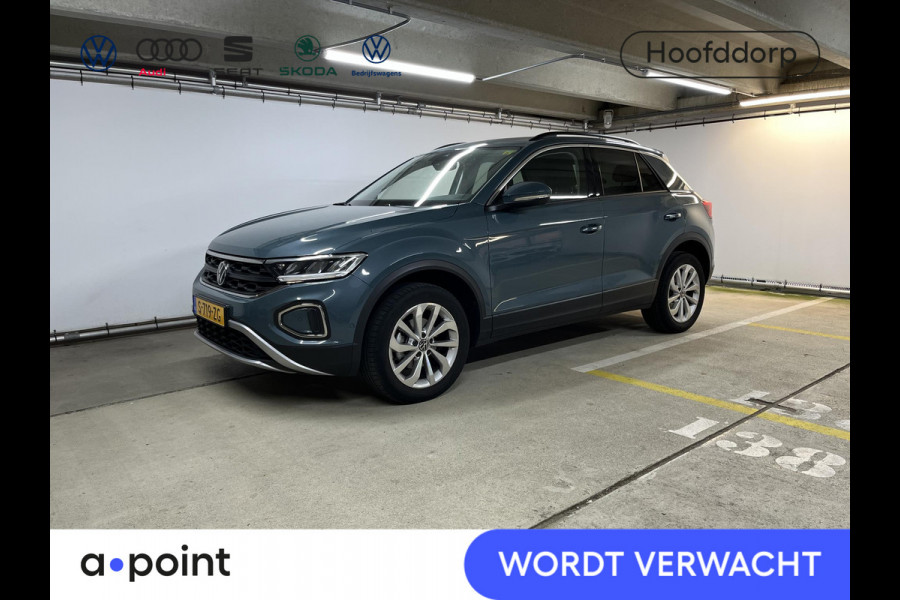 Volkswagen T-Roc 1.5 TSI Life 150 pk Automaat (DSG) | Verlengde garantie | Navigatie | Trekhaak (afneembaar) | Parkeersensoren (Park assist) | Achteruitrijcamera | Adaptieve cruise control |