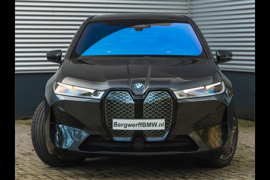 BMW iX xDrive50 - Sportpakket - Stoelventilatie - ACC - Parking Ass Prof - Lasers - 112 kWh