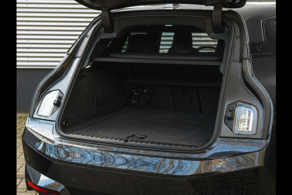 BMW iX xDrive50 - Sportpakket - Stoelventilatie - ACC - Parking Ass Prof - Lasers - 112 kWh