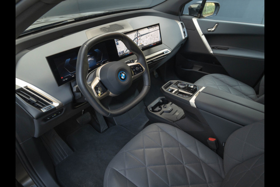 BMW iX xDrive50 - Sportpakket - Stoelventilatie - ACC - Parking Ass Prof - Lasers - 112 kWh