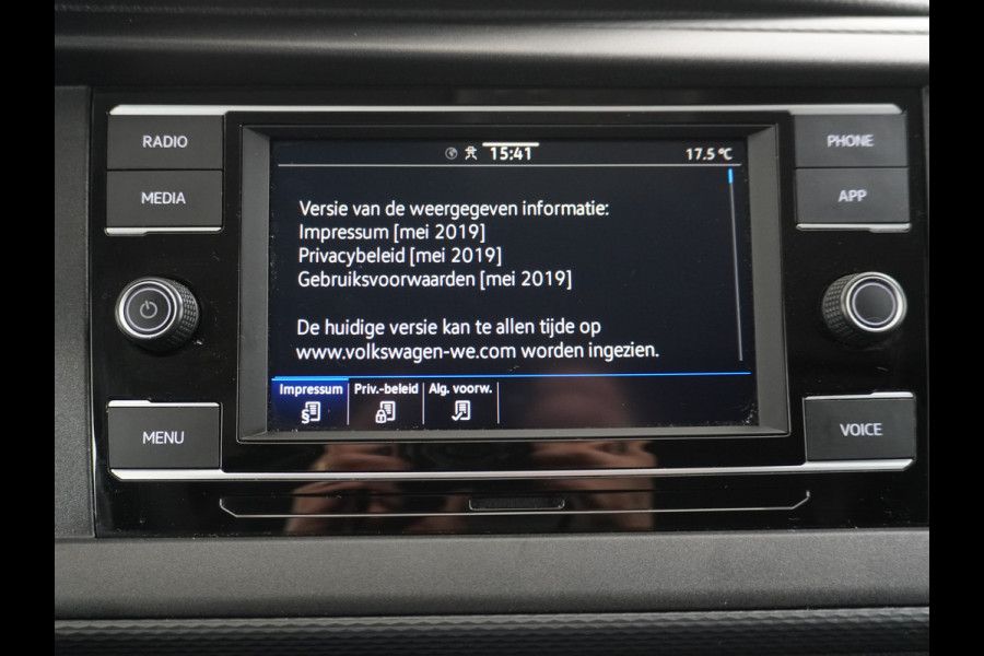 Volkswagen Transporter 2.0TDI L2H1 28 Android Auto Apple Carplay Airco Trekhaak 3-Persoons Camera Bluetooth Cruise Control Imperiaal Lat om Lat Betonplex Vloer Schuifdeur 1ste Eigenaar! Euro 6