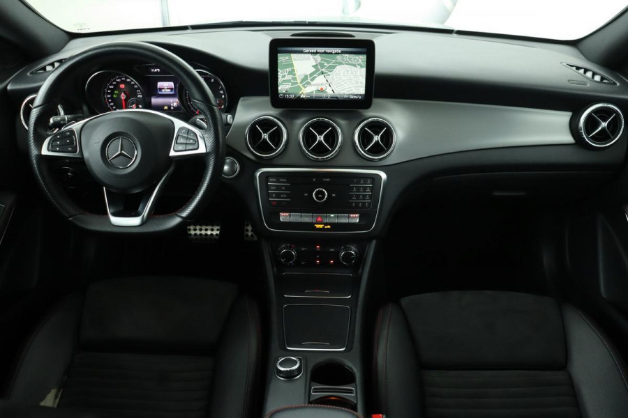 Mercedes-Benz CLA-Klasse 180 AMG | Camera | Stoelverwarming | Full LED | Navigatie | Park Assist | Half leder | Bluetooth | Airco | Cruise control