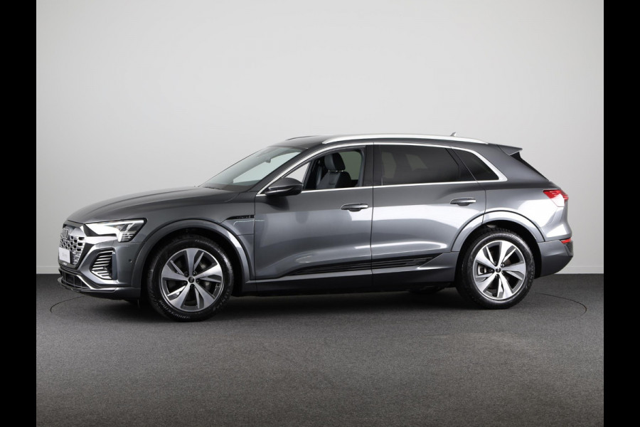 Audi Q8 e-tron S Edition 50 250kw/340pk 95Kwh SUV Elektr. aandrij VAN € 78190,-. VOOR € 69990,-.