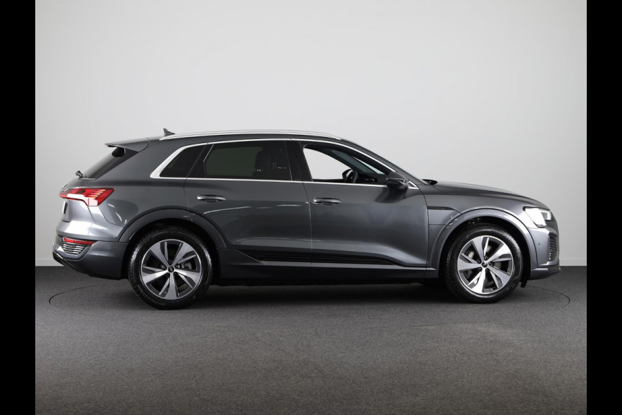 Audi Q8 e-tron S Edition 50 250kw/340pk 95Kwh SUV Elektr. aandrij VAN € 78190,-. VOOR € 69990,-.