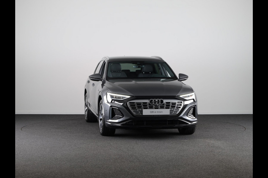 Audi Q8 e-tron S Edition 50 250kw/340pk 95Kwh SUV Elektr. aandrij VAN € 78190,-. VOOR € 69990,-.