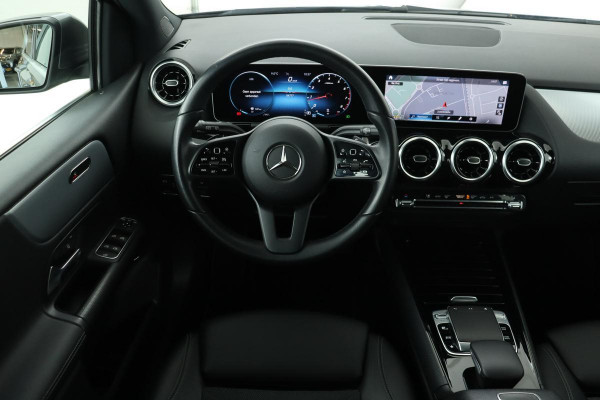 Mercedes-Benz B-Klasse 180 Business Solution Plus | Carplay | Stoelverwarming | Full LED | Camera | Navigatie | Park Assist | Half leder