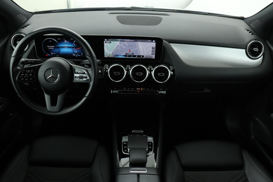 Mercedes-Benz B-Klasse 180 Business Solution Plus | Carplay | Stoelverwarming | Full LED | Camera | Navigatie | Park Assist | Half leder