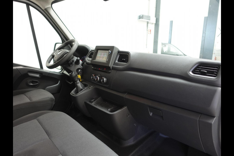 Renault Master T33 2.3 dCi 135 L2H2 Airco Cruise control Parkeersensoren Navigatie Trekhaak