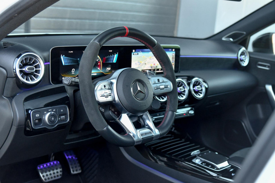 Mercedes-Benz A-Klasse AMG 35 4MATIC Aero. Perf stuur, Pano, Burm, 360, Dodeh, CarPlay, Multibeam, Sfeer!