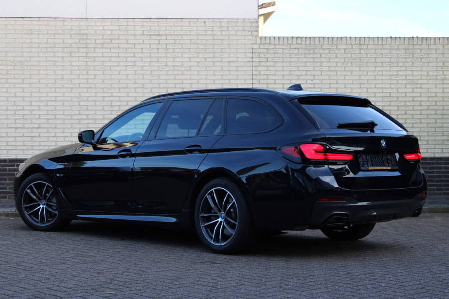 BMW 5 Serie Touring 530e M-Sport | Driving Ass+ |  Panoramadak | Head-Up | Laser | Leder