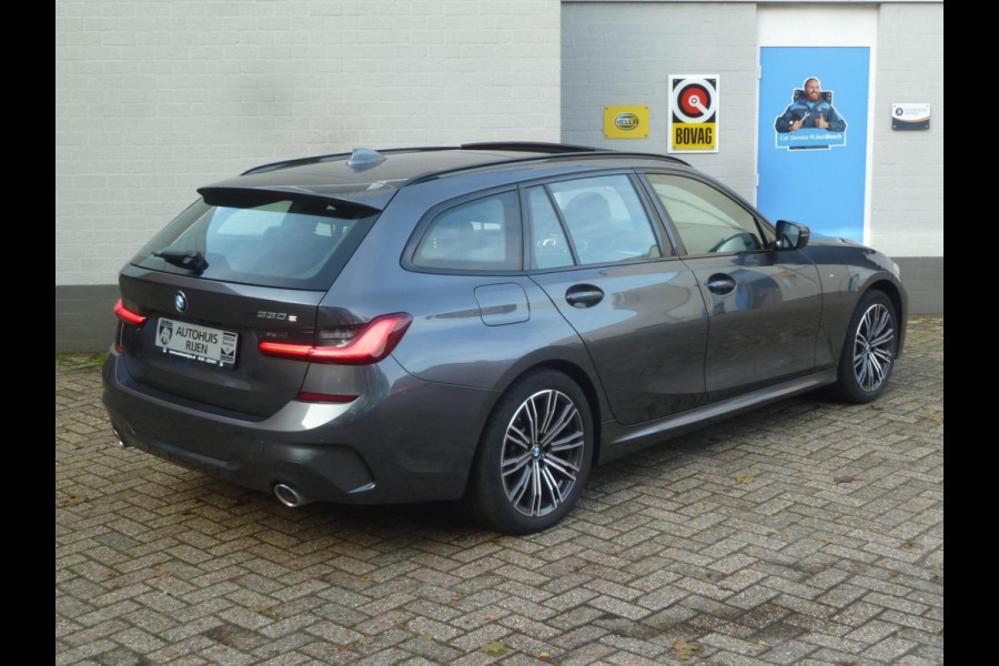 BMW 3 Serie Touring 330e M-Sport|Panodak|Adaptive-Cruise|HiFi|M-Sportremmen|Live-Cockpit-Pro|33.000km