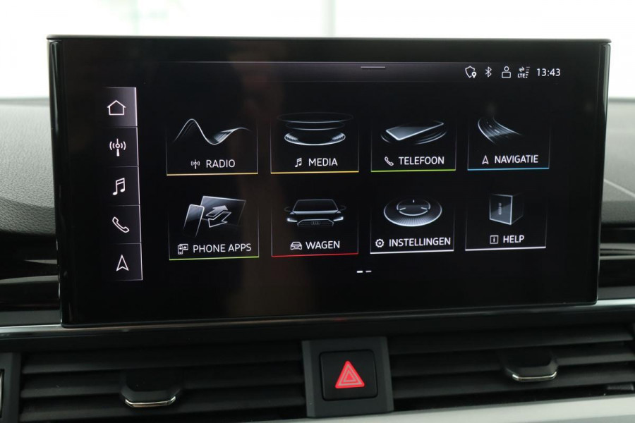 Audi A4 35 TFSI Launch Edition | Leder | Stoelverwarming | Carplay | Virtual Cockpit | Full LED | Navigatie | PDC | Bluetooth