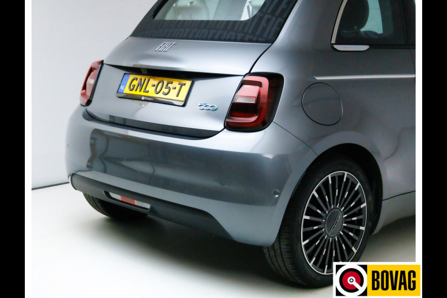 Fiat 500C La Prima 42 kWh Cabrio | € 2000,- Subsidie mogelijk! JBL Audio, Adap. Cruise, Stoelverw. Navigatie. Camera, Leer