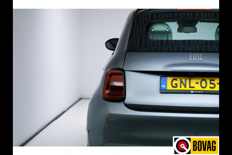 Fiat 500C La Prima 42 kWh Cabrio | € 2000,- Subsidie mogelijk! JBL Audio, Adap. Cruise, Stoelverw. Navigatie. Camera, Leer