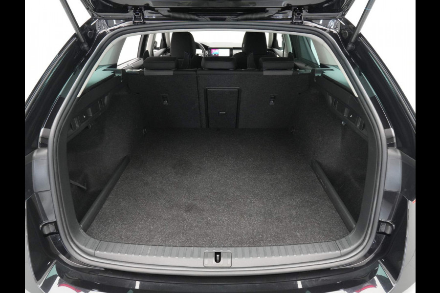 Škoda Octavia Combi 1.4 TSI iV PHEV Business Edition Camera Navigatie Verwarmbare voorstoelen