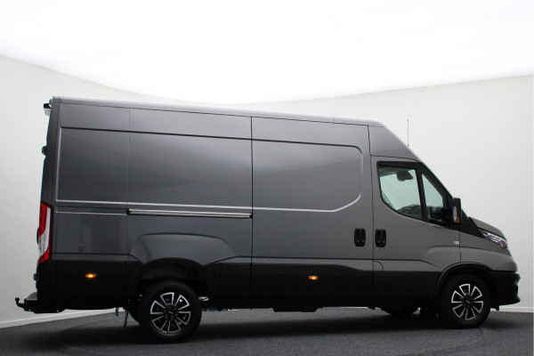 Iveco Daily 35S18HV 3.0 180 PK AUT. L2H2 Climate, Cruise, Apple Carplay, LED, Camera, DAB, Trekhaak, 16''