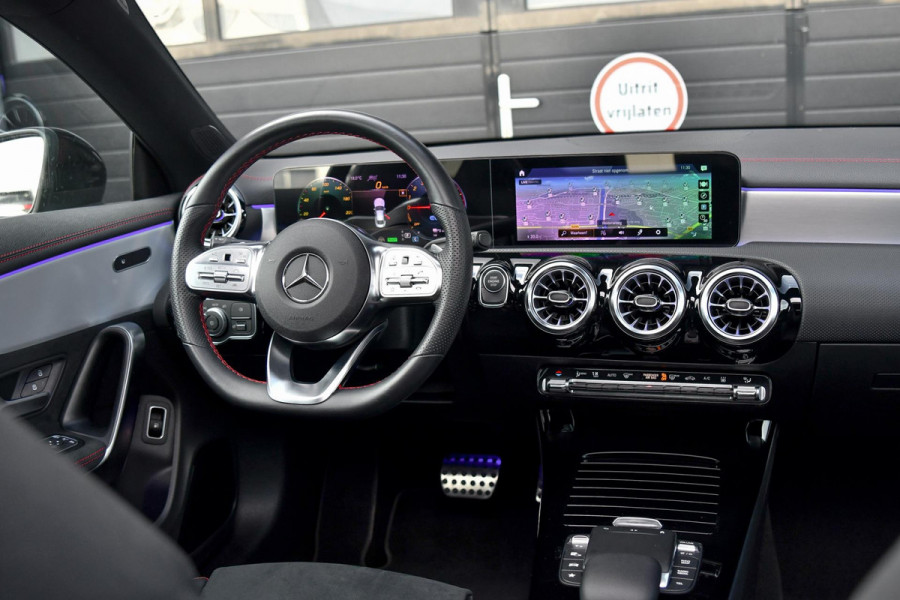 Mercedes-Benz CLA-Klasse 250 e AMG Night, Pano, Distro+, Keyless, Camera, Dodeh, Sfeer, CarPlay, Multibeam!