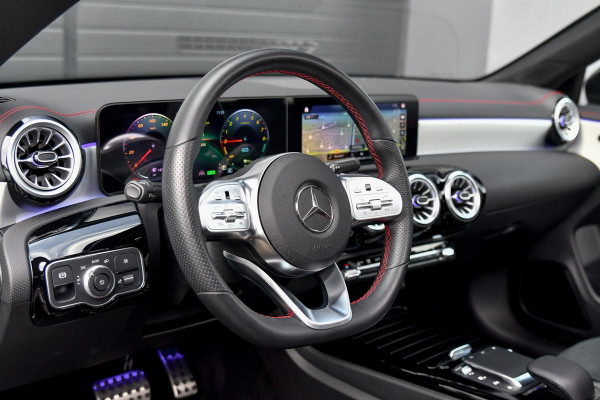 Mercedes-Benz CLA-Klasse 250 e AMG Night, Pano, Distro+, Keyless, Camera, Dodeh, Sfeer, CarPlay, Multibeam!