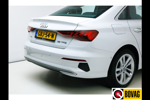 Audi A3 Limousine 35 TFSI Business edition 150 PK Navigatie, Adaptive Cruise, Dyn. rijassistent, Led, Stoelverwarming, 17"