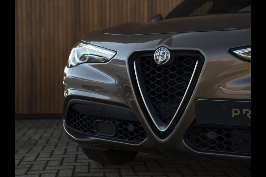 Alfa Romeo Stelvio 2.0 T AWD Super | Veloce stoelen | NL-auto | Camera