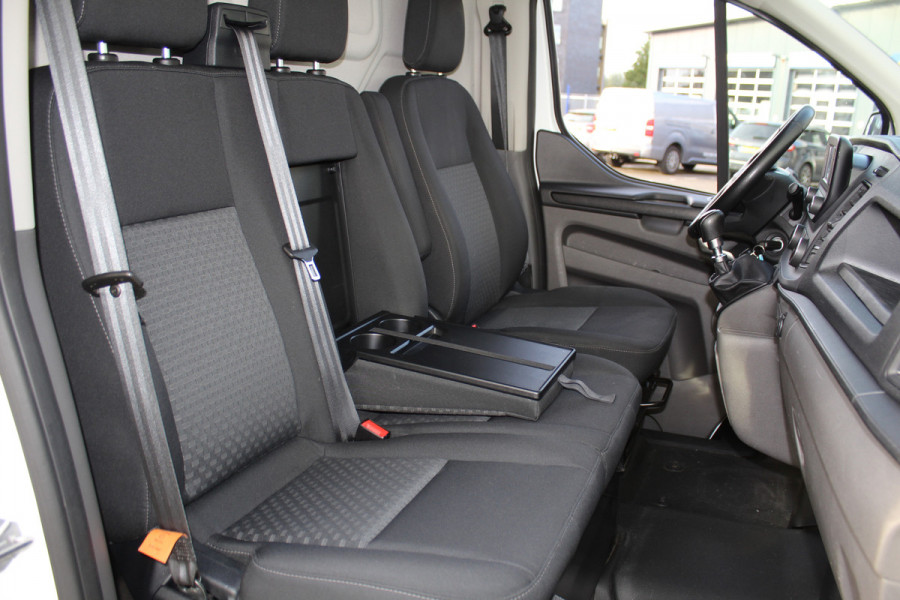 Ford Transit Custom 280 2.0-105pk TDCI L1H1 Trend. Goede, nette Ford Transit Custom ! Airco, camera, parkeersensoren v/a, trekhaak, cruise control, bijrijdersbank, imperiaal, telefoonvoorb., etc.