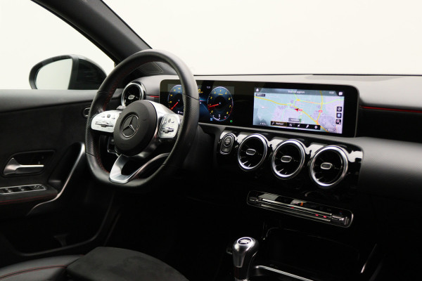 Mercedes-Benz A-Klasse 160 Business Solution AMG Virtual Cockpit, LED, Camera, Cruise, Apple Carplay, PDC, 18''