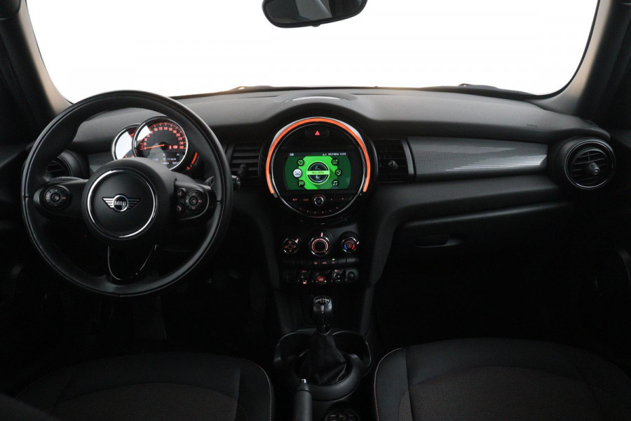 MINI Mini 1.5 Cooper Business (1e Eig, NL-auto, Dealer onderH, Navi, Carplay, Cruise Control, Airco, Etc)