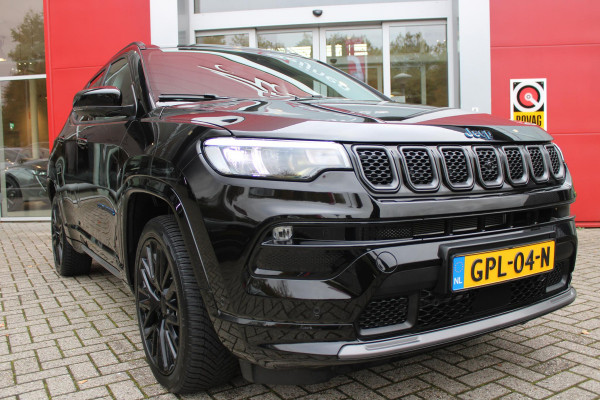 Jeep Compass 4xe SUMMIT 240PK PHEV AUTOMAAT | NAVIGATIE 10,25 "TOUCHSCREEN | APPLE CARPLAY/ANDROID AUTO | 360° CAMERA | DAB+ RADIO | CLIMATE CONTROL | 19"GLOSS BLACK LICHTMETALEN VELGEN | ADAPTIVE / CRUISE CONTROL | DIGITAAL INSTRUMENTENPANEEL | LEDEREN BEKLEDING | STOELVERWARMING / STOELKOELING | ELEKTRISCH VERSTELBARE BESTUURDERSSTOEL MET GEHEUGEN / BIJRIJDERSTOEL ELEKTRISCH VERSTELBAAR | ELEKTRISCH BEDIENBARE ACHTERKLEP | FULL LED KOPLAMPEN | LED MISTLAMPEN / BOCHTVERLICHTING | KEYLESS ENTRY & START | DRAADLOOS LADEN | DRAADLOOS APPLE CARPLAY |