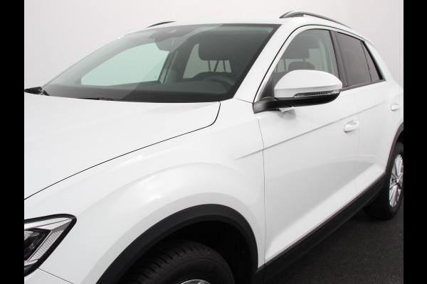 Volkswagen T-Roc 1.5 TSI 150pk DSG Life Navigatie Apple Carplay/Android Auto Adaptive Cruise Control Trekhaak Parkeersensoren Stoelverwarming Ledverlichting Getinte ramen Climate Control