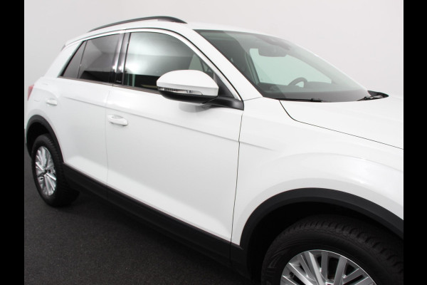 Volkswagen T-Roc 1.5 TSI 150pk DSG Life Navigatie Apple Carplay/Android Auto Adaptive Cruise Control Trekhaak Parkeersensoren Stoelverwarming Ledverlichting Getinte ramen Climate Control