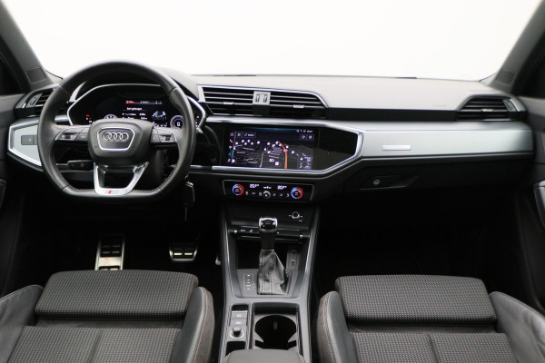 Audi Q3 45 TFSI quattro S Line Automaat Panoramadak, Camera, Apple Carplay, Cruise, LED, PDC, 20''