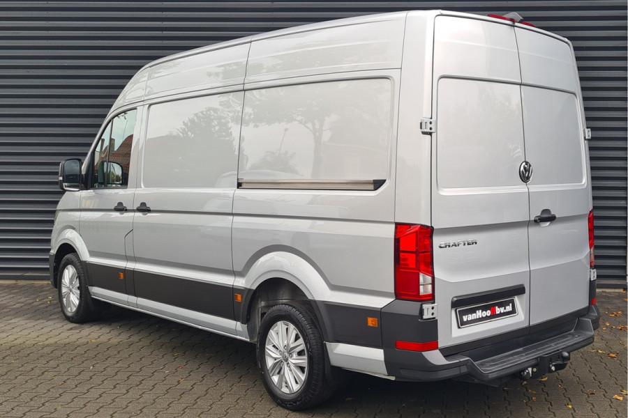 Volkswagen Crafter 35 177pk L3H3 Highline - 2x schuifdeur - LED -