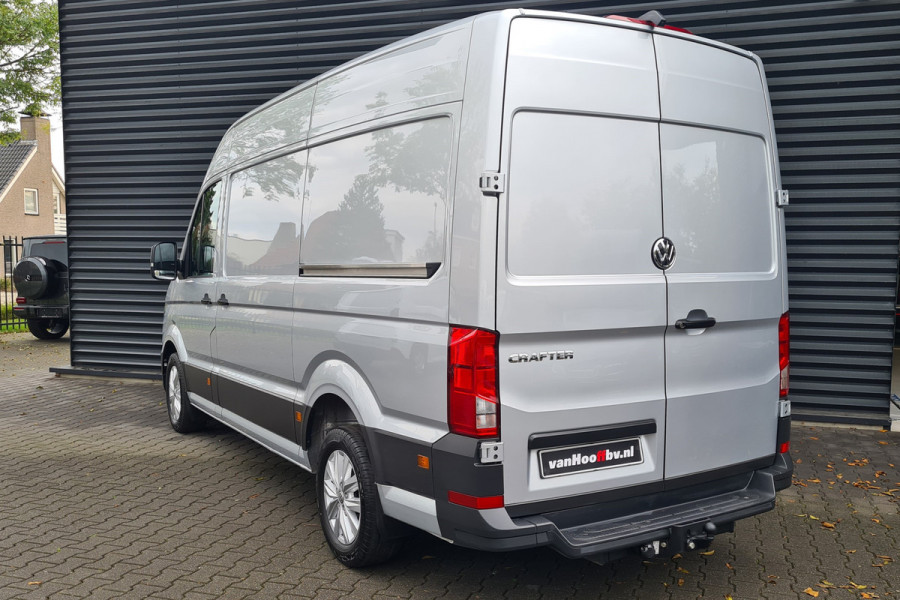 Volkswagen Crafter 35 177pk L3H3 Highline - 2x schuifdeur - LED -