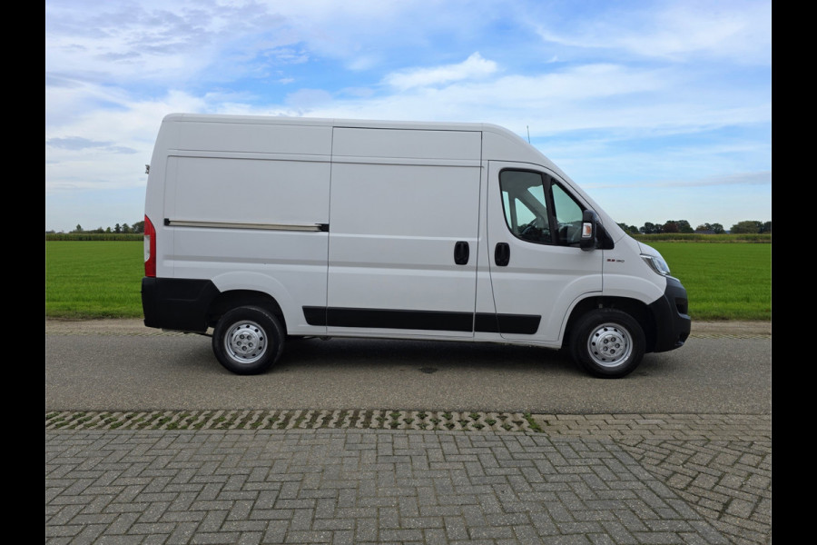 Fiat Ducato 35 2.3 MultiJet L2 H2 - Euro 6 - 130 Pk - Navi - ParkeerCamera -