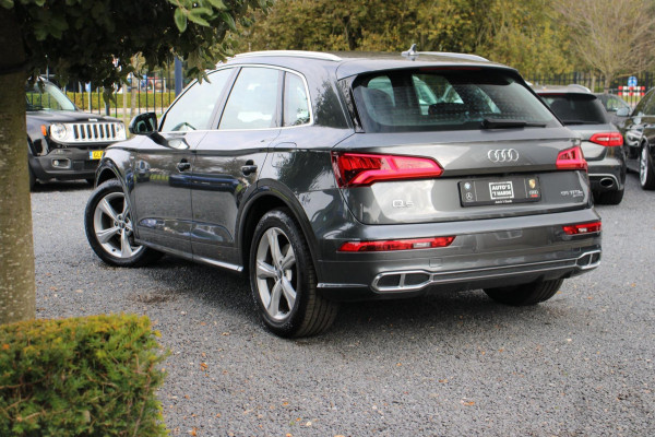 Audi Q5 55 TFSI e Quattro Competition 367 PK S-Line Luchtvering ACC Virtual Keyless B&O Head-Up 19''