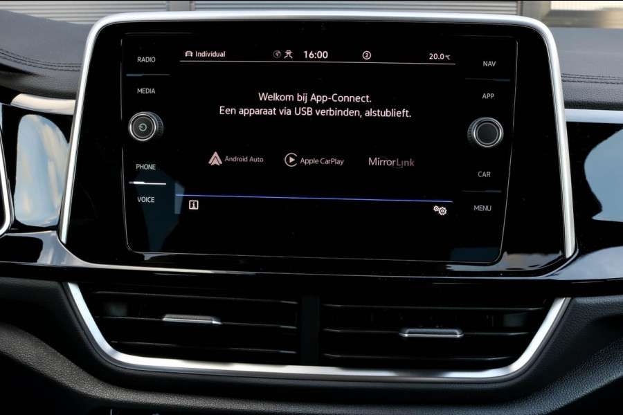 Volkswagen T-Roc 1.0 TSI R-Line - TREKHAAK - CAMERA - CARPLAY