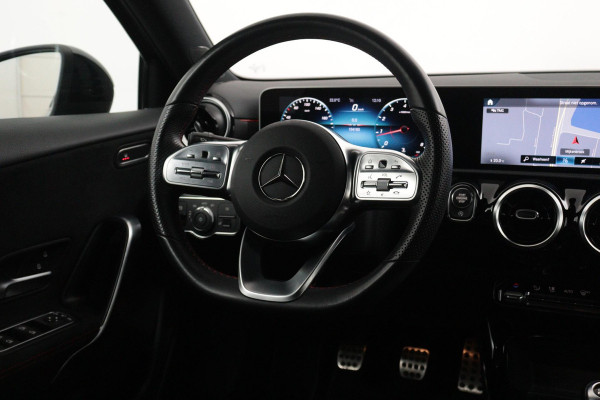 Mercedes-Benz A-Klasse 160 Business Solution AMG (NAVIGATIE, CAMERA, LED, STOELVERWARMING, 1e EIGENAAR, GOED ONDERHOUDEN)