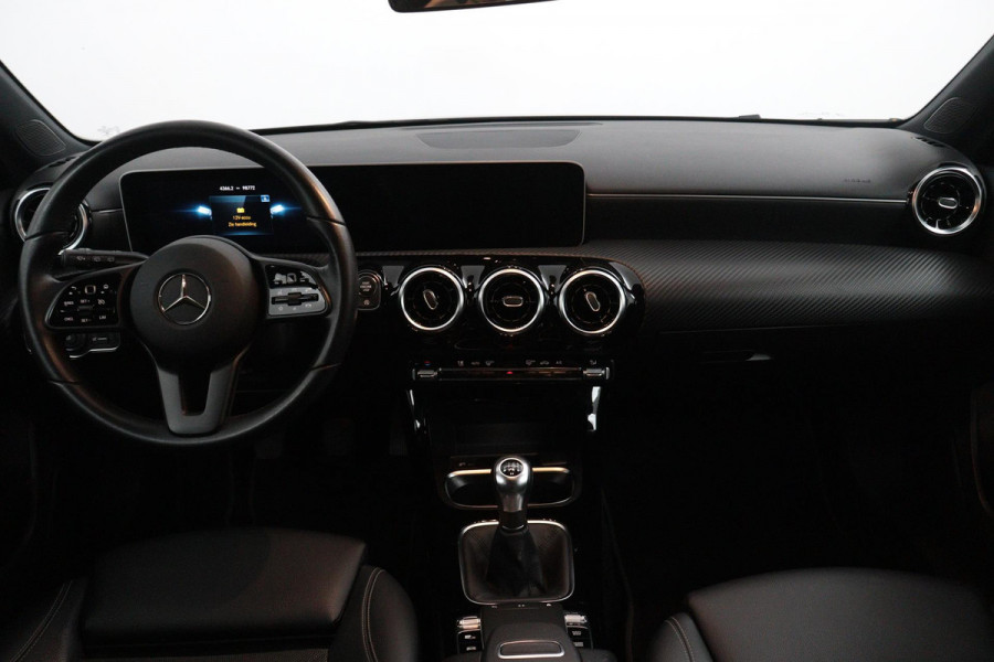 Mercedes-Benz A-Klasse 160 Business Solution (NAVIGATIE, STOELVERWARMING, LED, CAMERA, 1e EIGENAAR, GOED ONDERHOUDEN)