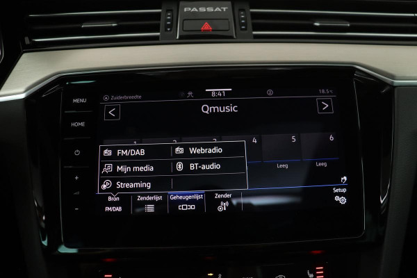 Volkswagen Passat 1.5 TSI R-Line | Panoramadak | Matrix LED | Alcantara | Camera | Stoelverwarming | Carplay | Adaptive Cruise | Keyless | Trekhaak