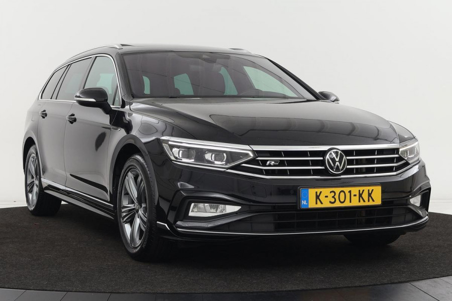 Volkswagen Passat 1.5 TSI R-Line | Panoramadak | Matrix LED | Alcantara | Camera | Stoelverwarming | Carplay | Adaptive Cruise | Keyless | Trekhaak