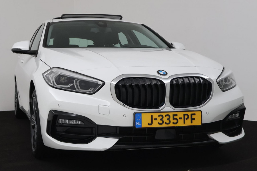 BMW 1-serie 118i High Executive Edition Automaat (PANORAMADAK, CAMERA, NAVIGATIE, CRUISE, PDC, NL-AUTO, DEALER ONDERHOUDEN)