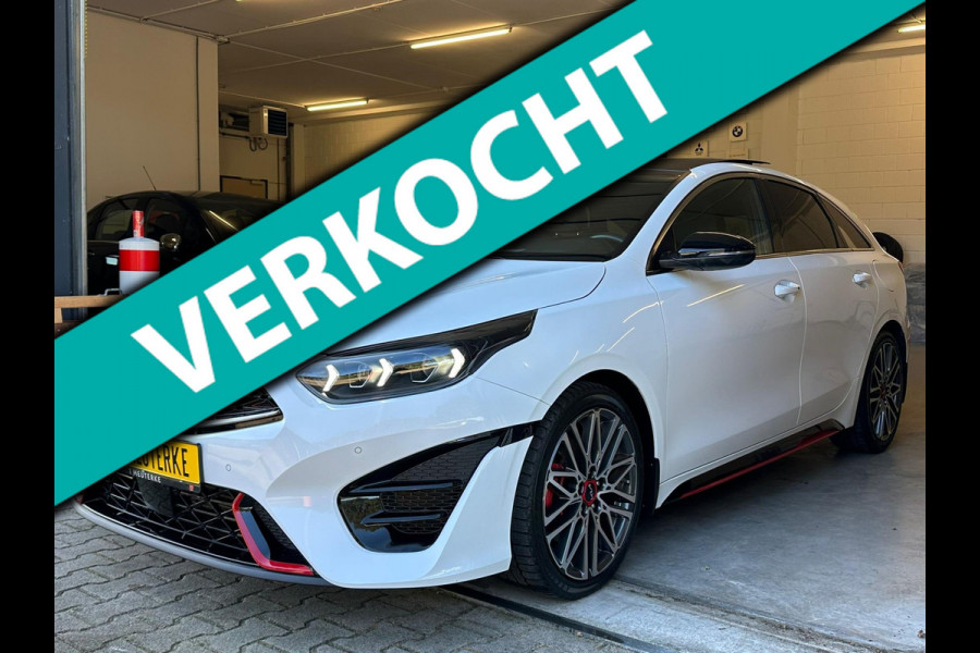 Kia ProCeed 1.6 T-GDi GT / PANO / CARPLAY / JBL / PARELMOER / KEYLESS / CAMERA / MEMORY / VOORRUIT VERWARMING