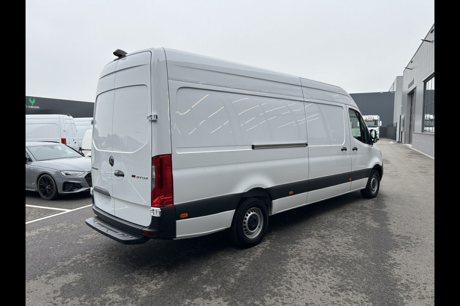 Mercedes-Benz Sprinter 317 CDI L3 H2 MBUX / Spoorassistent / Camera / Parkeersensoren / Navigatie / Cruise control / Airco / 270 Graden achterdeuren