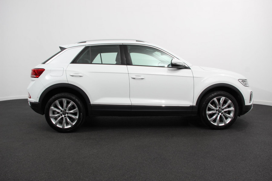 Volkswagen T-Roc 1.5 TSI 150pk DSG Style | Navigatie | Apple Carplay/Android Auto | Parkeersensoren | Camera | Adaptive Cruise Control | Park Assist | Stoel- en stuurverwarming | Elektrische achterklep | LED-koplampen