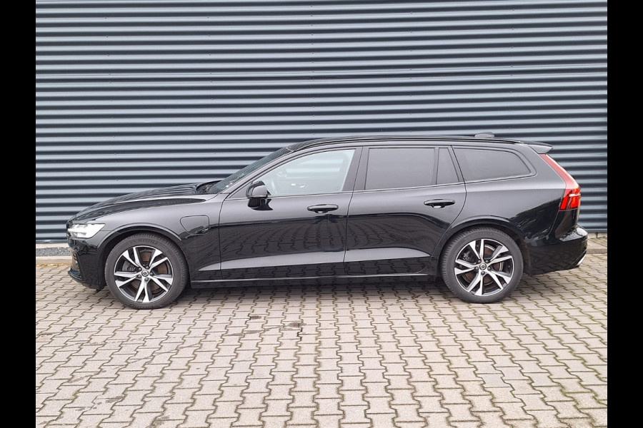 Volvo V60 T6 Recharge AWD R-Design Plug in Hybrid PHEV | Trekhaak af Fabriek | Lederen Sporstoelen Memory | Harman Kardon | Adaptive Cruise | Head Up | Camera |  Carplay |