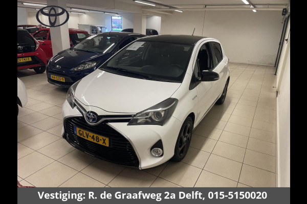 Toyota Yaris 1.5 Hybrid Bi-Tone Sport | Climate Control | Camera | Lichtmetalen velgen | Privacy Glass |