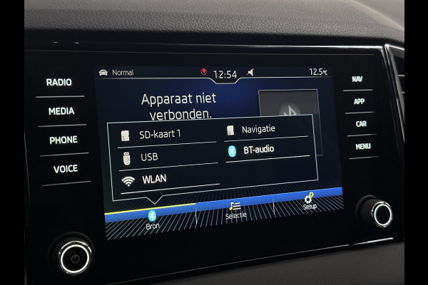 Škoda Karoq 1.5 TSI ACT | Sportline 150pk | Trekhaak af Fabriek | Navigatie | Apple Carplay | Camera | Stoelverwarming | Climate Control |