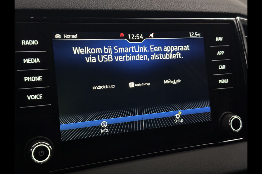 Škoda Karoq 1.5 TSI ACT | Sportline 150pk | Trekhaak af Fabriek | Navigatie | Apple Carplay | Camera | Stoelverwarming | Climate Control |